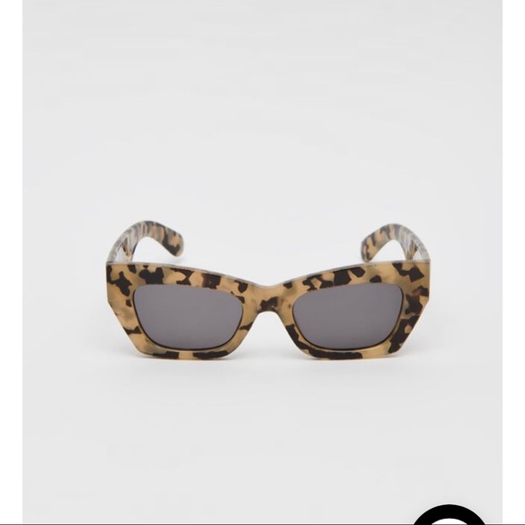 NWT Oval Cat-Eye Sunglasses - Picture 3 of 6